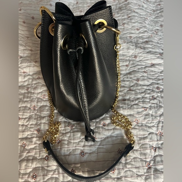 “DIVAS BAG" DV LUXURY Bucket Classic Black Italian Leather Crossover Handbag - Picture 3 of 5